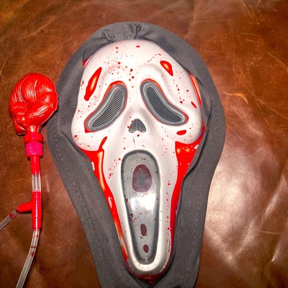 Ghost Face Mask with Blood Effect - Picture 1 of 8